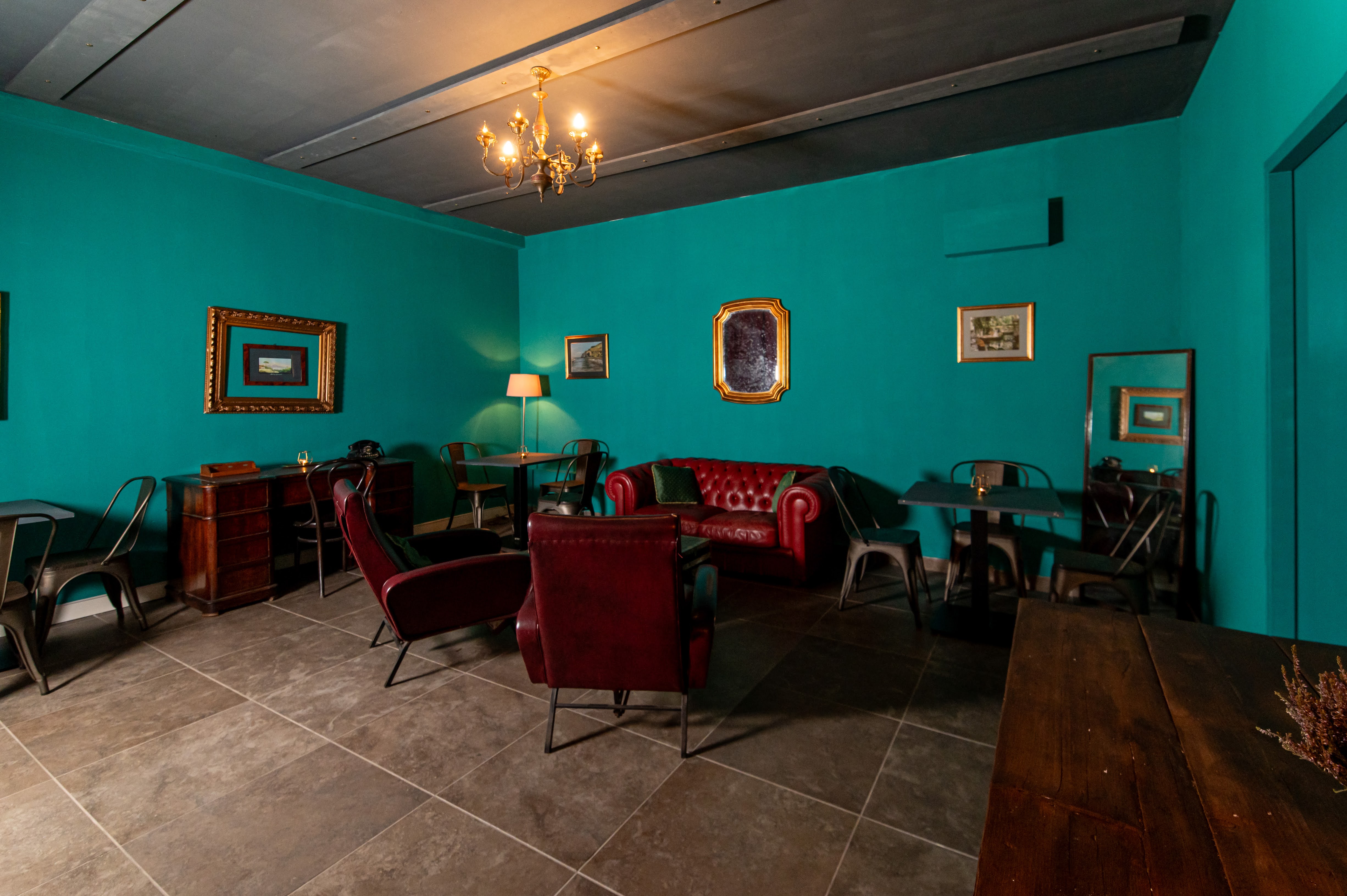 Sala per feste di laurea e compleanni tra Napoli e Pozzuoli - Spazio accogliente e raffinato