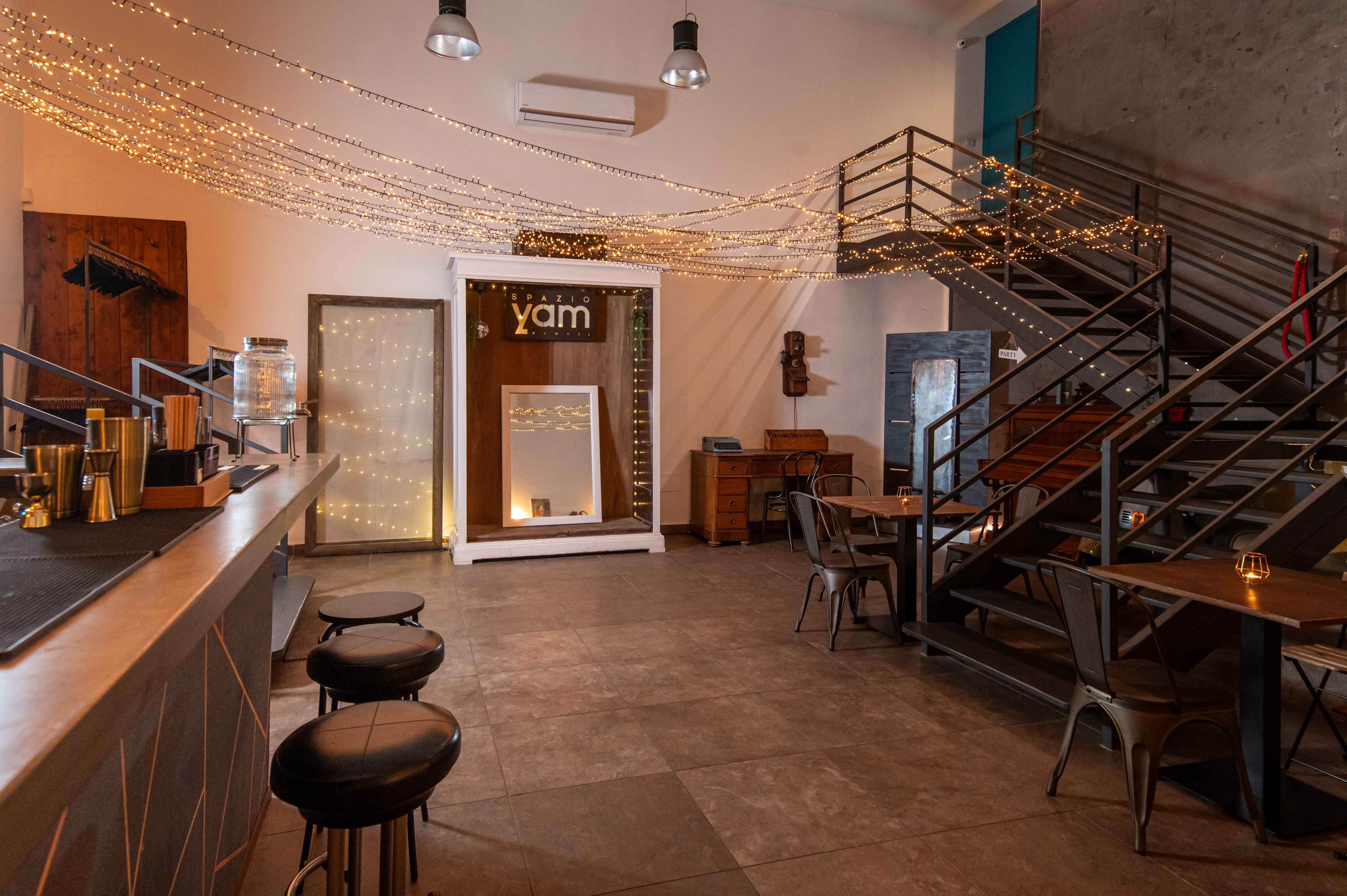 Sala per feste di laurea e compleanni tra Napoli e Pozzuoli - Spazio accogliente e raffinato