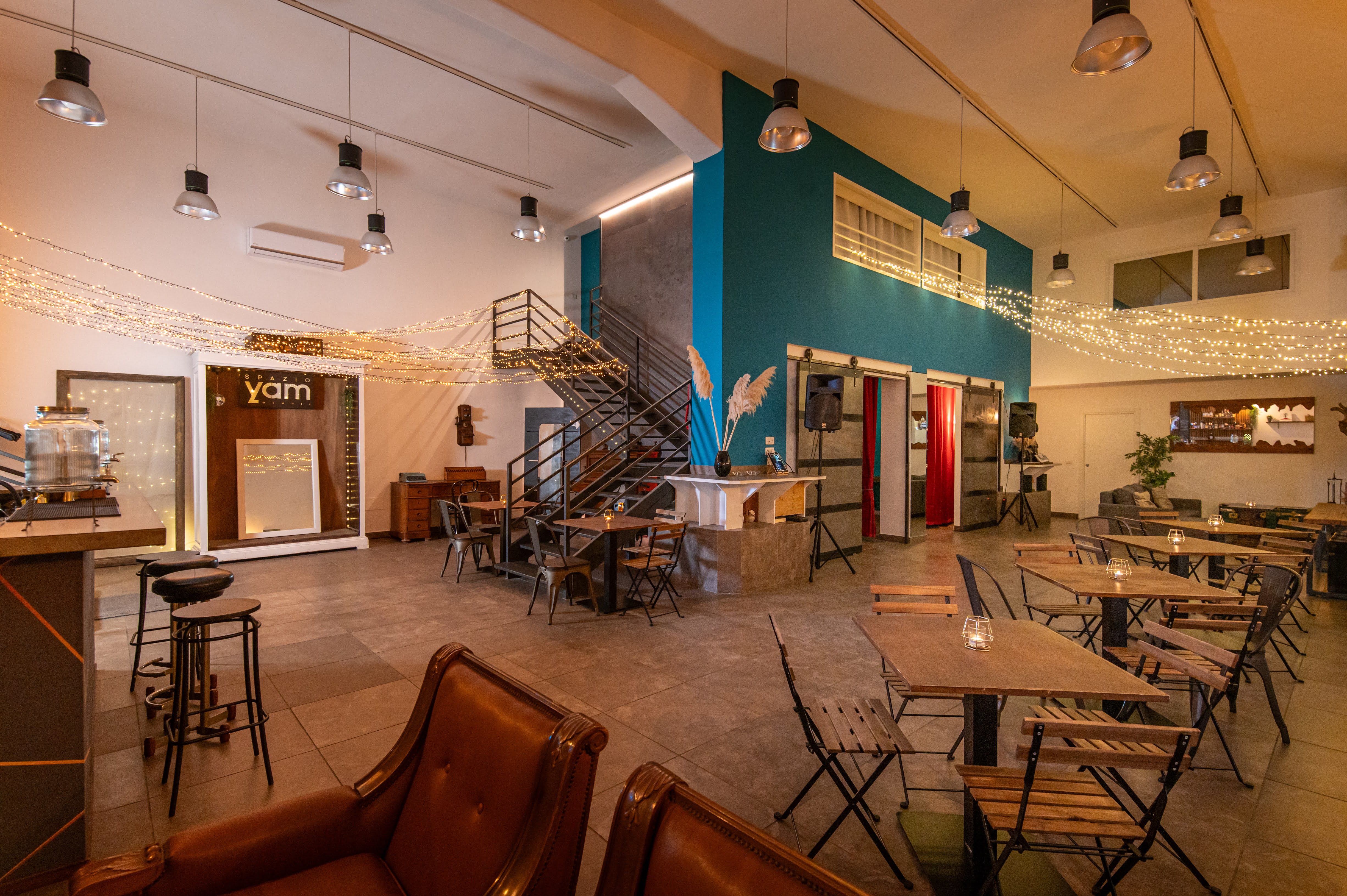 Sala per feste di laurea e compleanni tra Napoli e Pozzuoli - Spazio accogliente e raffinato